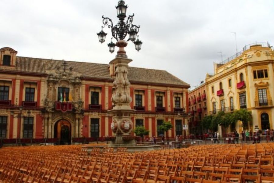 PLAZA VIRGEN DE LOS REYES - SEMANA SANTA DE SEVILLA